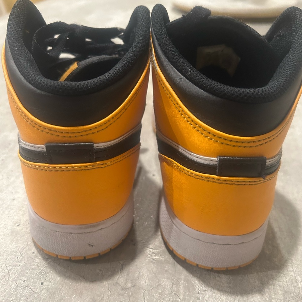 Nike Air Jordan Mid Range Sneakers - Black and Orange 7Y - Picture 5 of 9